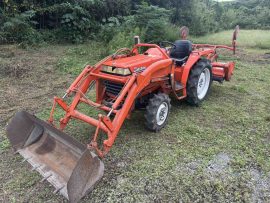 Kubota L1-235 homlokrakdóval
